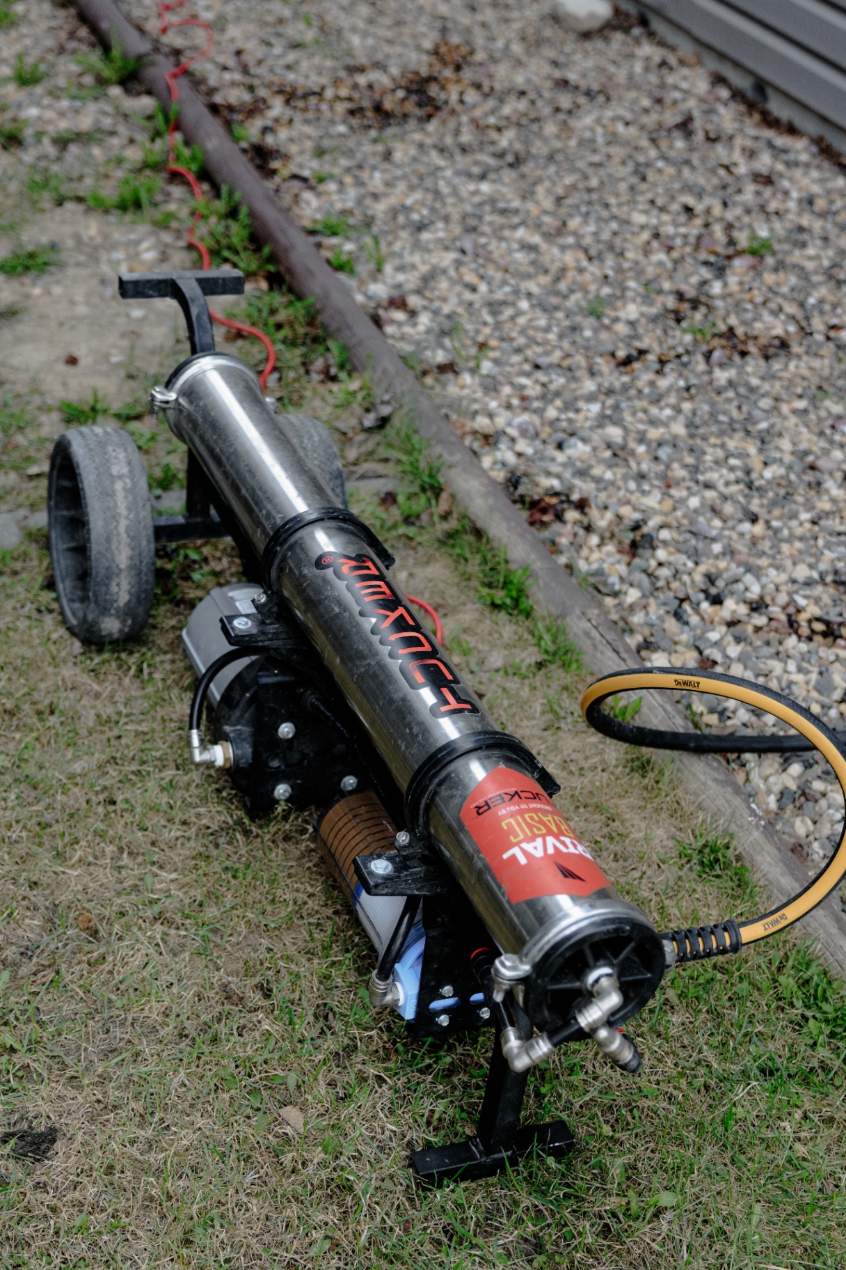 Pure-water window cleaning equipment used on site